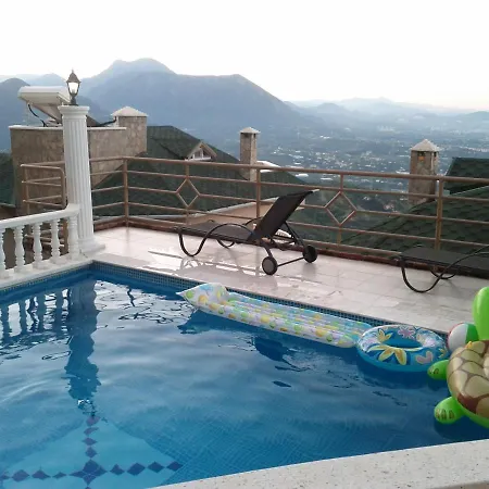 View With Private Pool On Top Of The Mountain Behind Town Prázdninový dům *